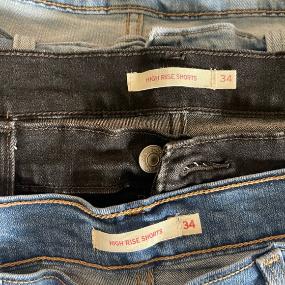 LEVIS 34 High Rise Shorts - Picture 2 of 9